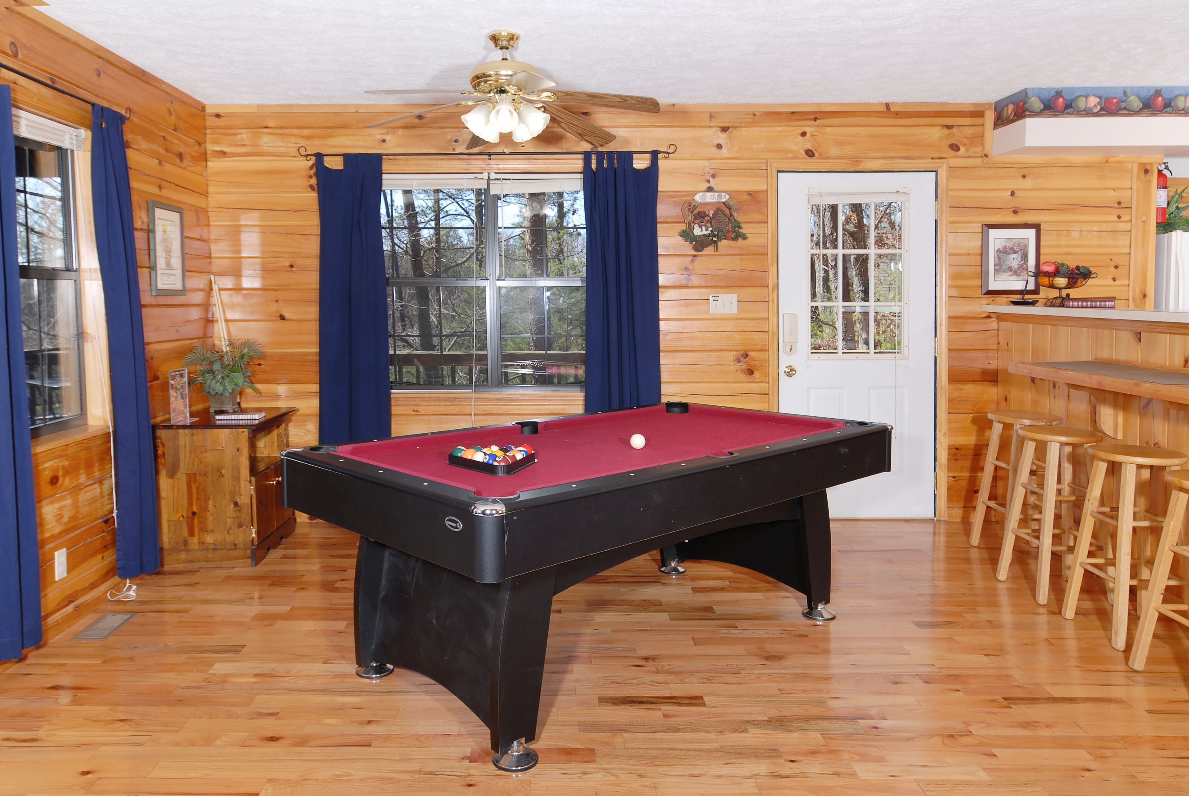 Tennessee Vacation Two Bedroom Rental Pool Table